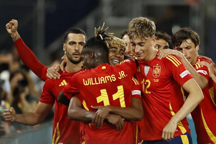 开云体育-重磅！欧国联赛事引发球迷狂热的简单介绍