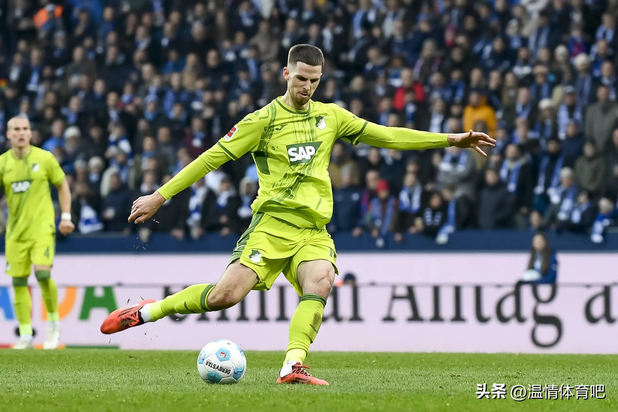 开云平台-罗马宣布与主力前锋续约，继续效力球队的简单介绍