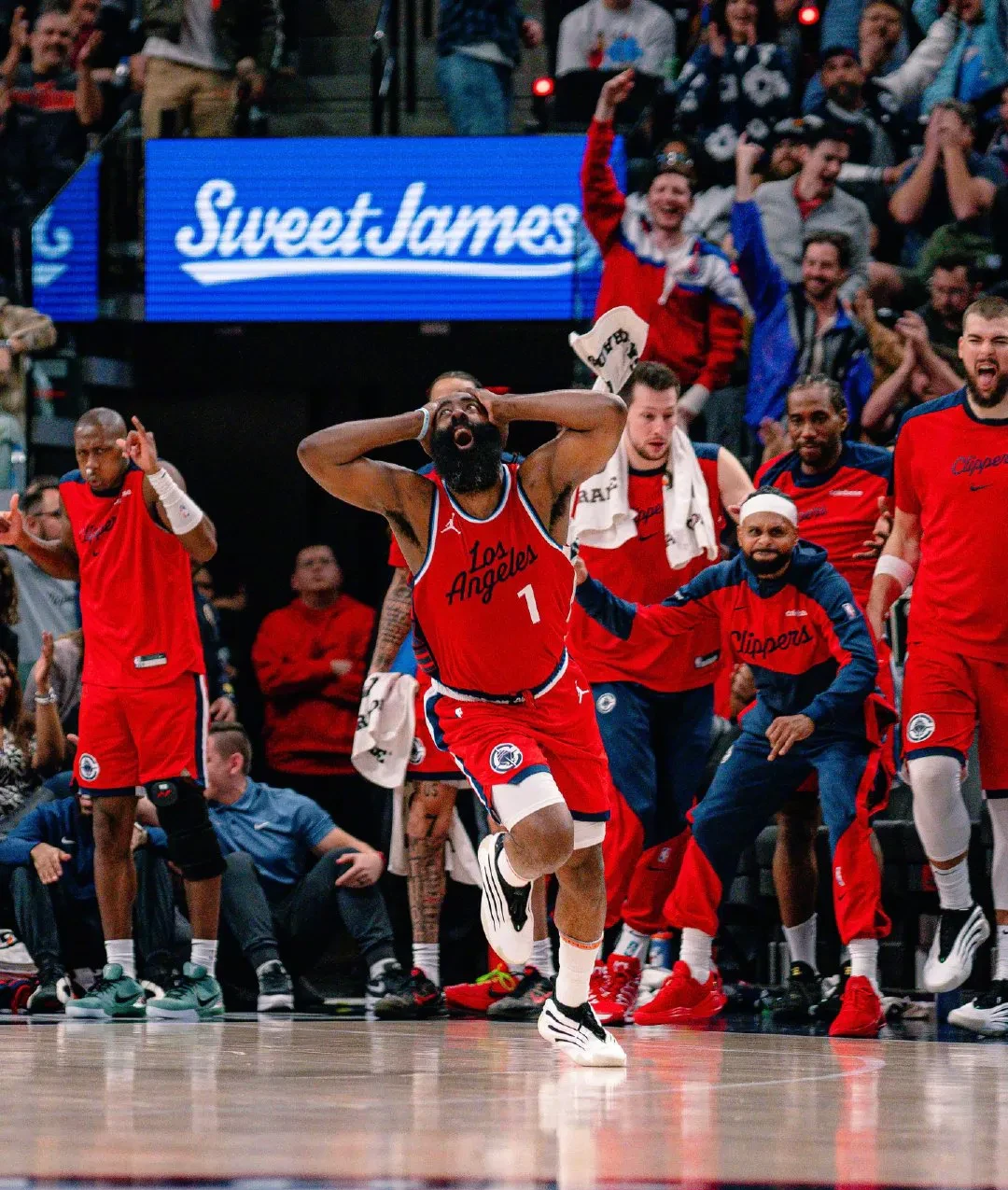 总比分平,快船接招控球后座争着 总比分平,快船接招控球后座争着