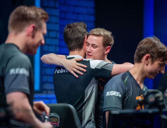 开云APP-FLY鏖战FNC，Keria完成史诗逆转鏖战多局入围赛，让粉丝疯狂欢呼的简单介绍