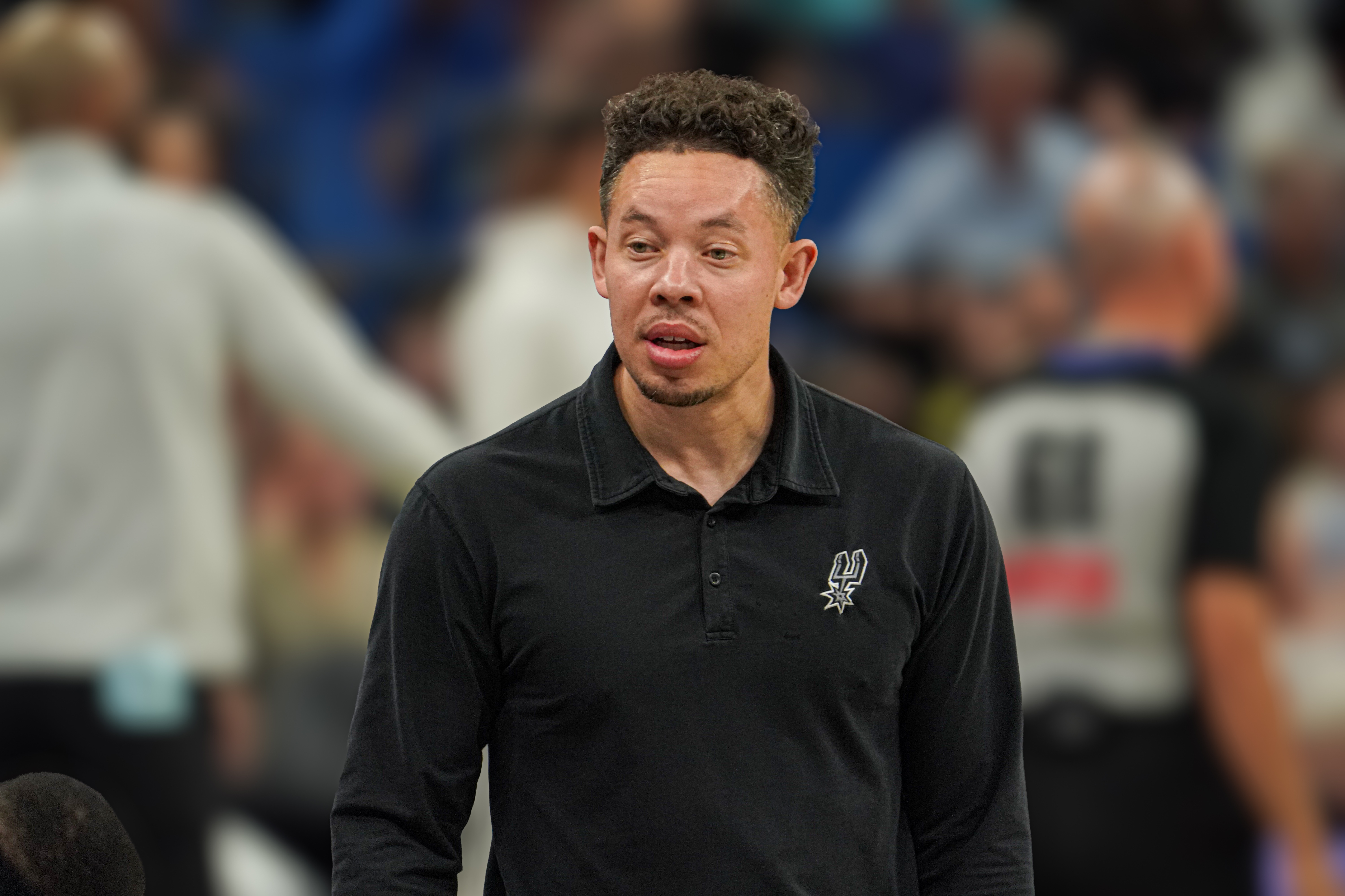 马刺后卫重伤,球队面临暂时人手短缺困境的简单介绍 马刺后卫重伤,球队面临暂时人手短缺困境的简单介绍