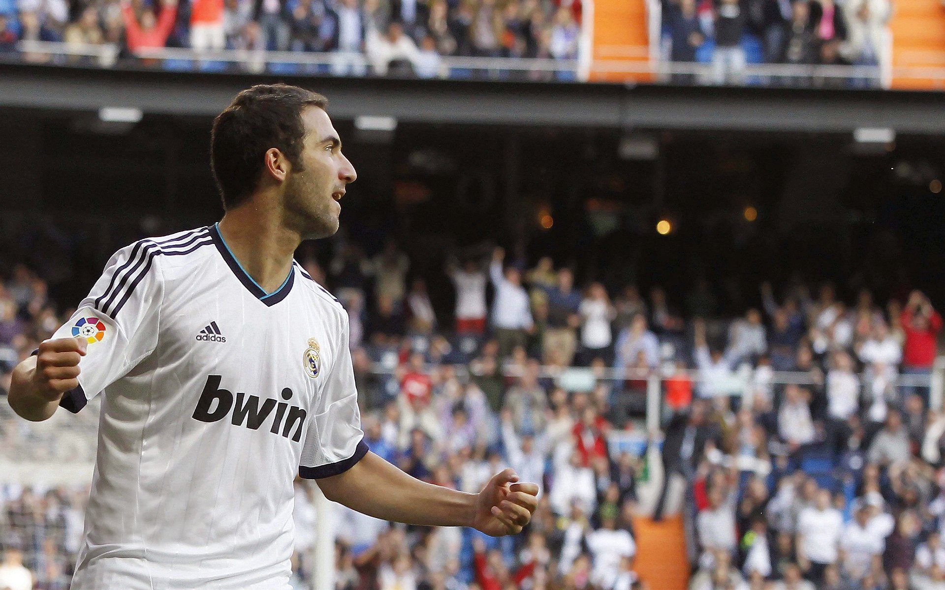 圣西罗的回响，当欧冠决赛之夜遇见伦纳德的独幕剧