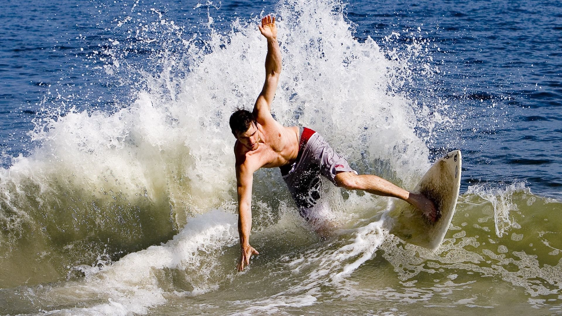 当国王驾驭洪水,一场关于秩序的碾压,与乔治点燃的第三次火焰